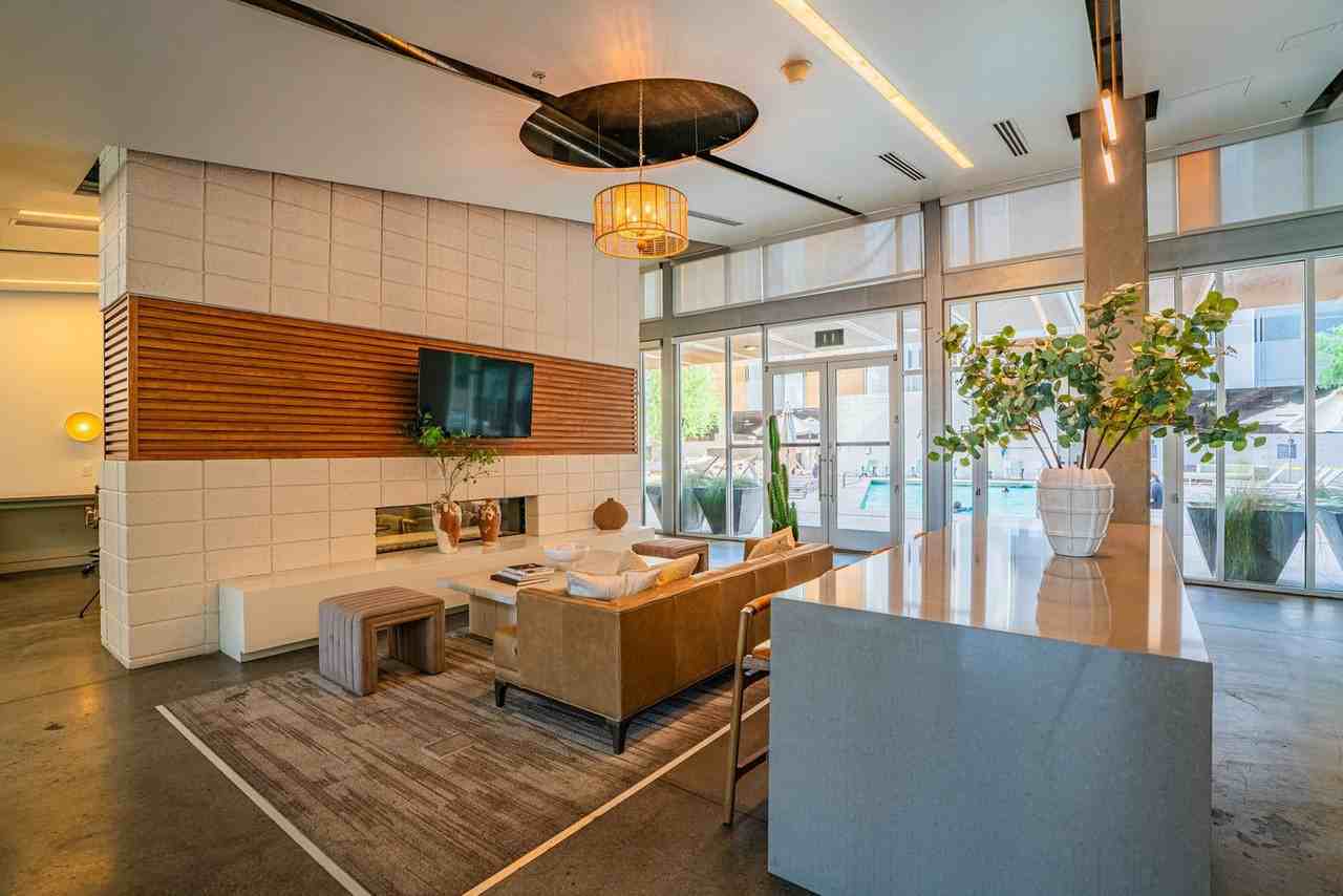 913 N 3rd St #1263035P - Photo 5 of 48