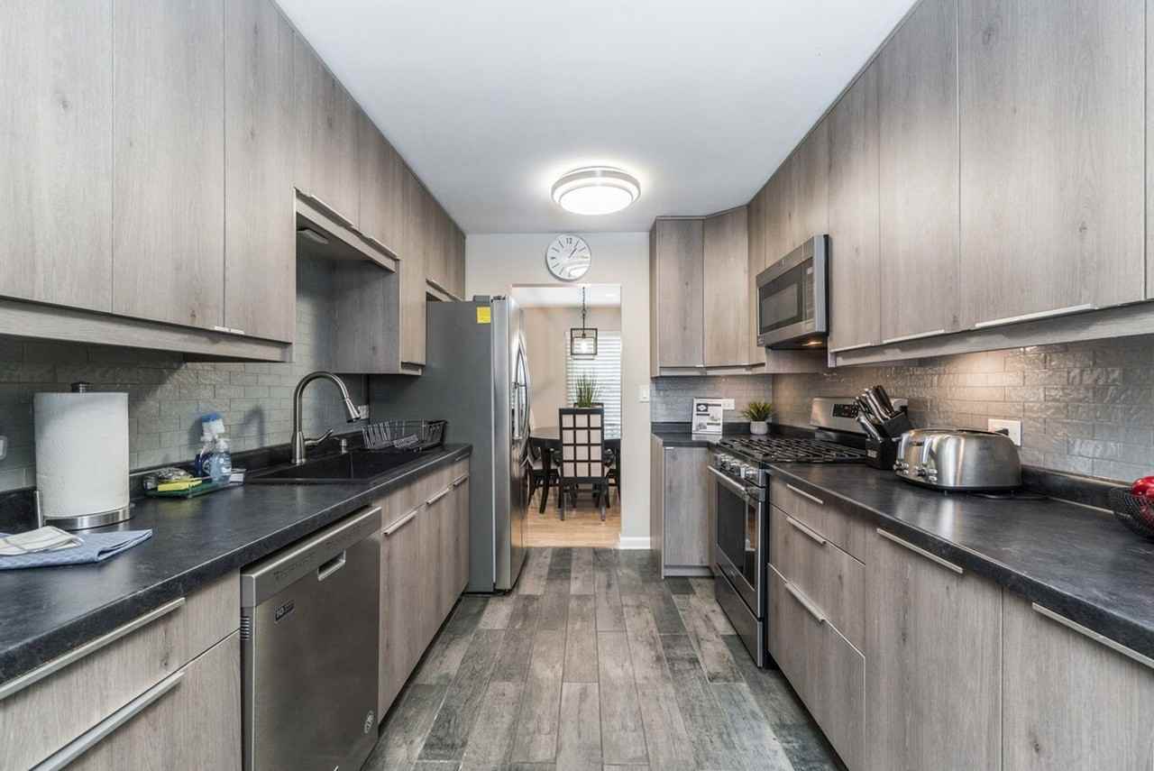 920 Apple St #1285066P - Photo 5 of 19