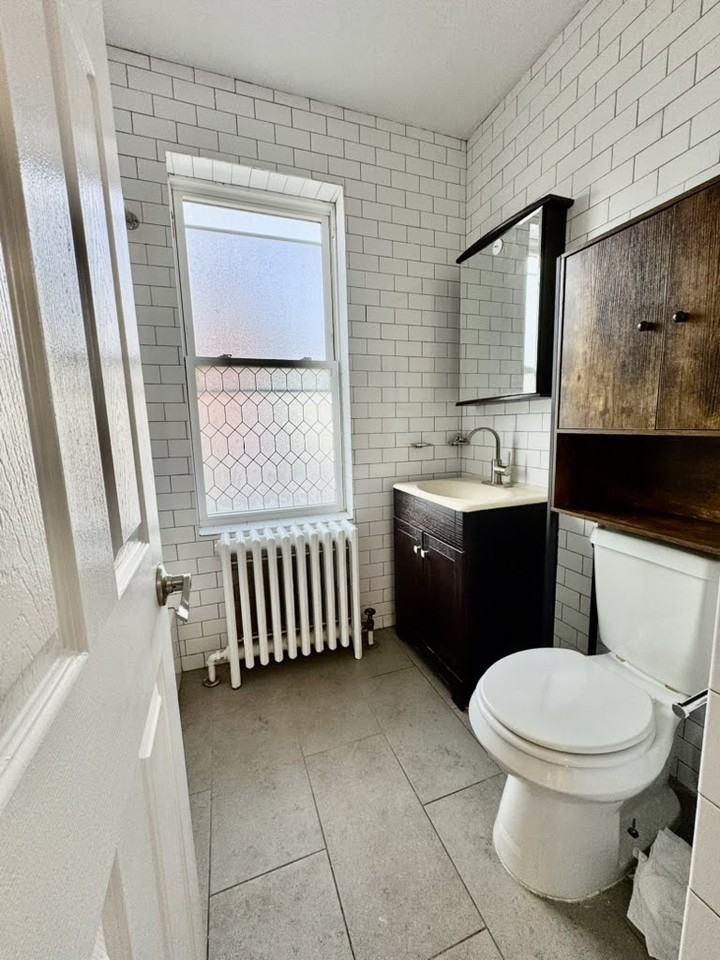 35 Norwood Ave - Photo 2 of 9