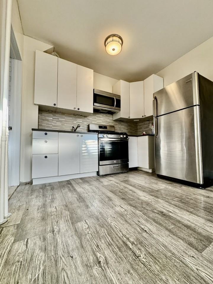 35 Norwood Ave - Photo 3 of 9