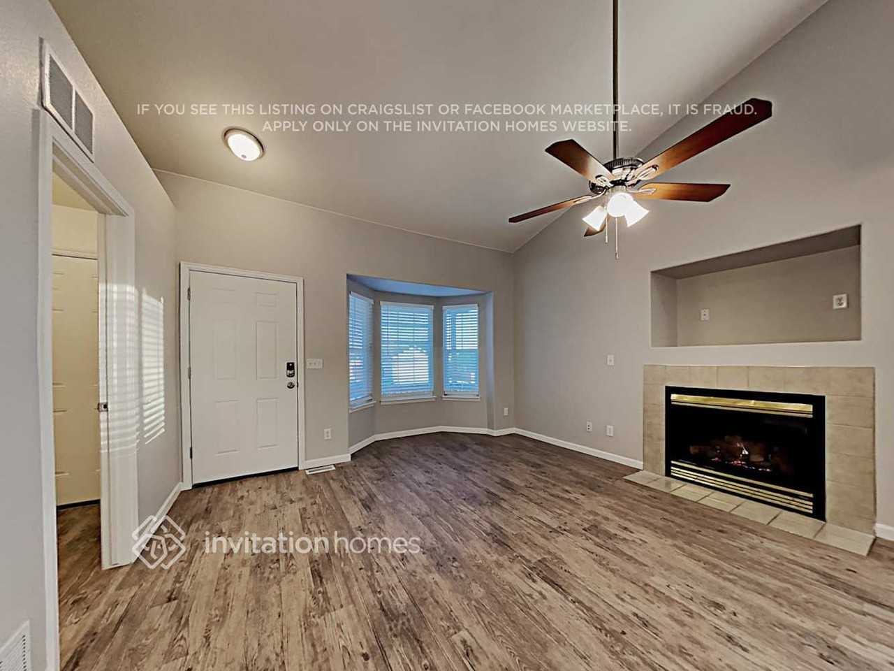 8327 Firethorn Dr - Photo 4 of 20