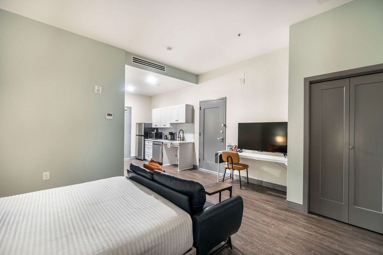 781 Spring St #1356283P - Photo 3 of 13