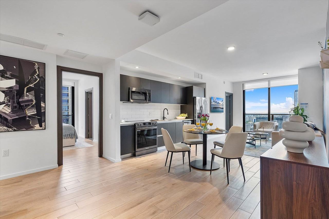 398 Northeast 5th Street - Photo 3 of 33