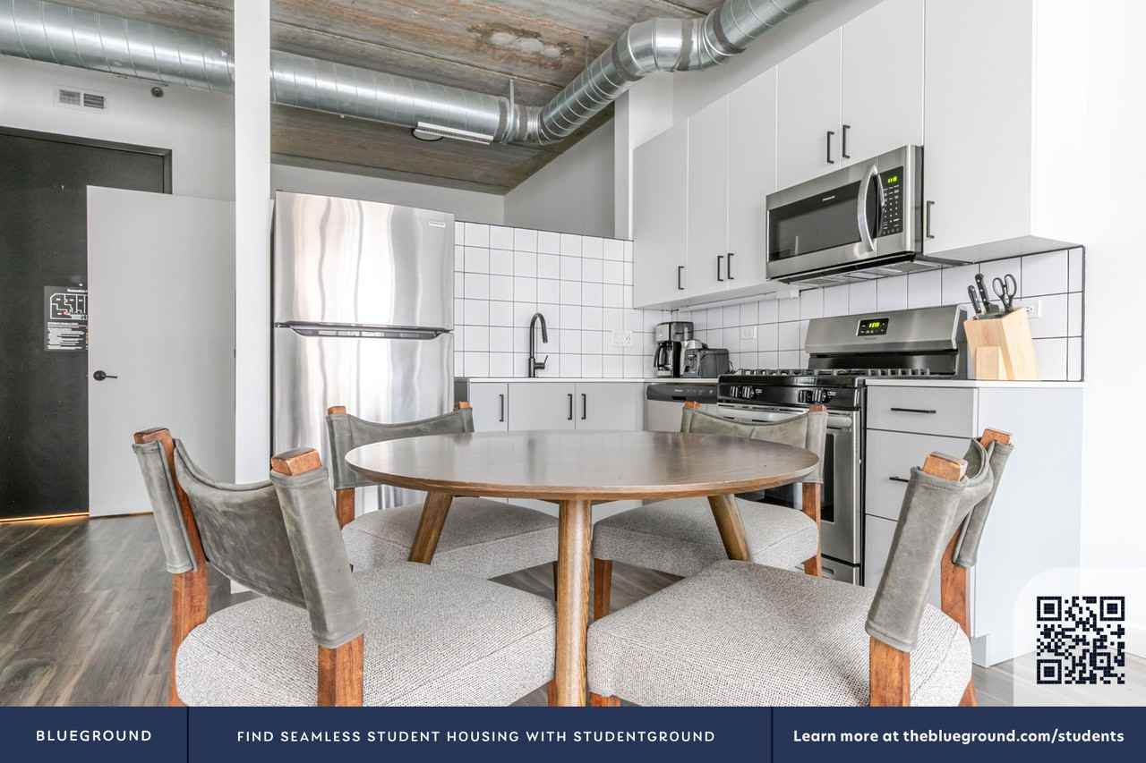 61 West Erie Street - Photo 7 of 25