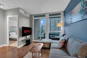 featured image of 215 Fort York Blvd