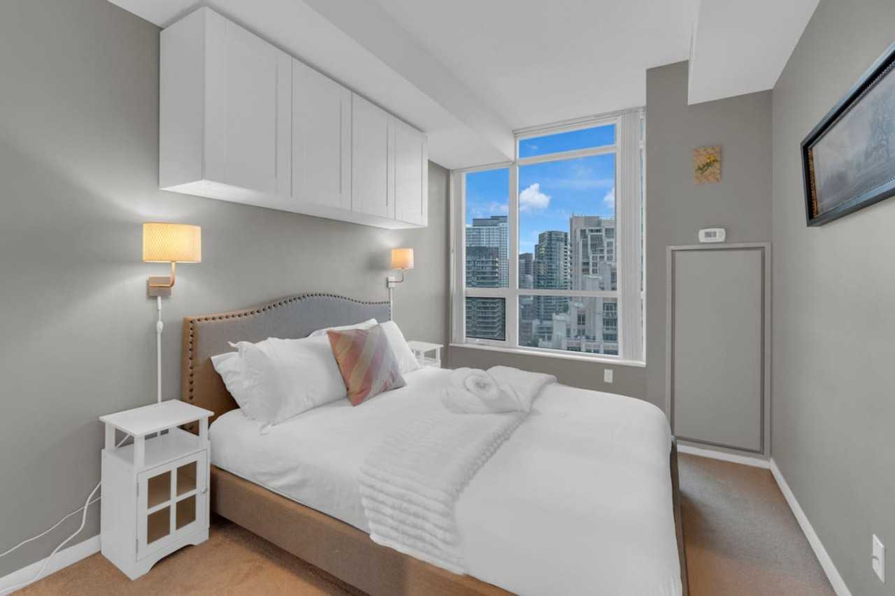 215 Fort York Blvd #1403768P - Photo 2 of 21