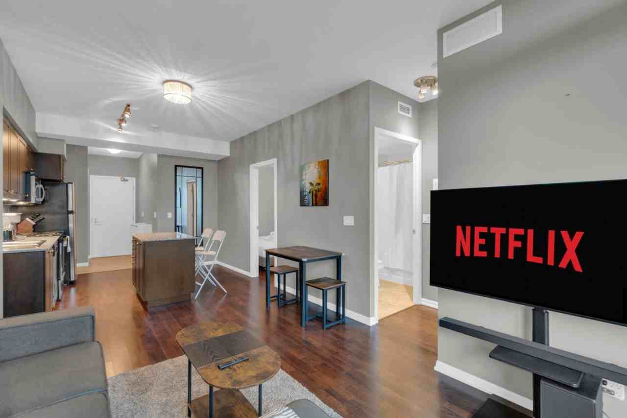 215 Fort York Blvd #1403768P - Photo 3 of 21