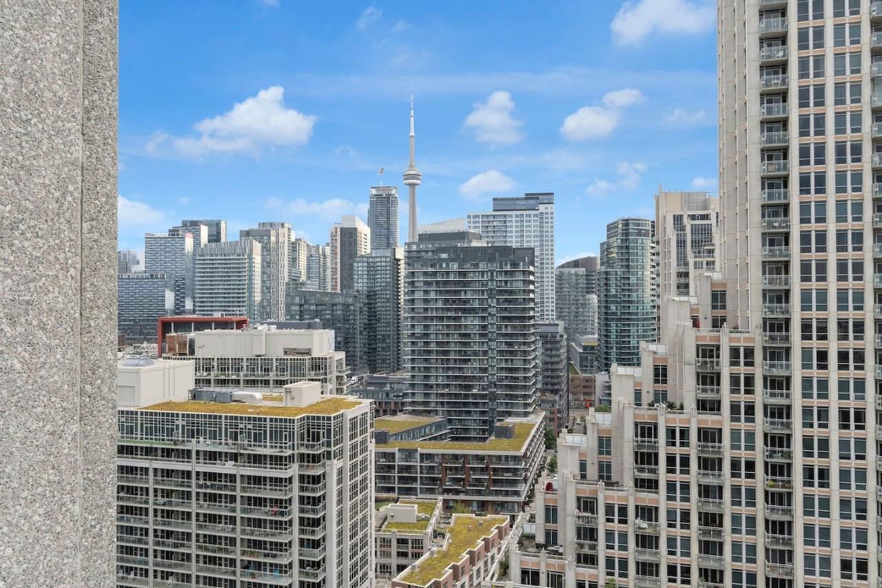 215 Fort York Blvd #1403768P - Photo 4 of 21