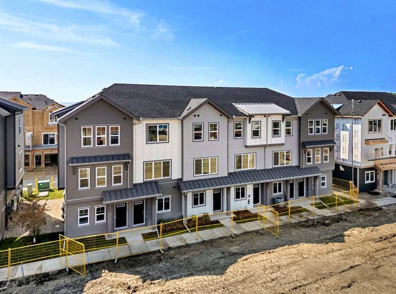 2231 81 St Sw #1314555P - Photo 2 of 44