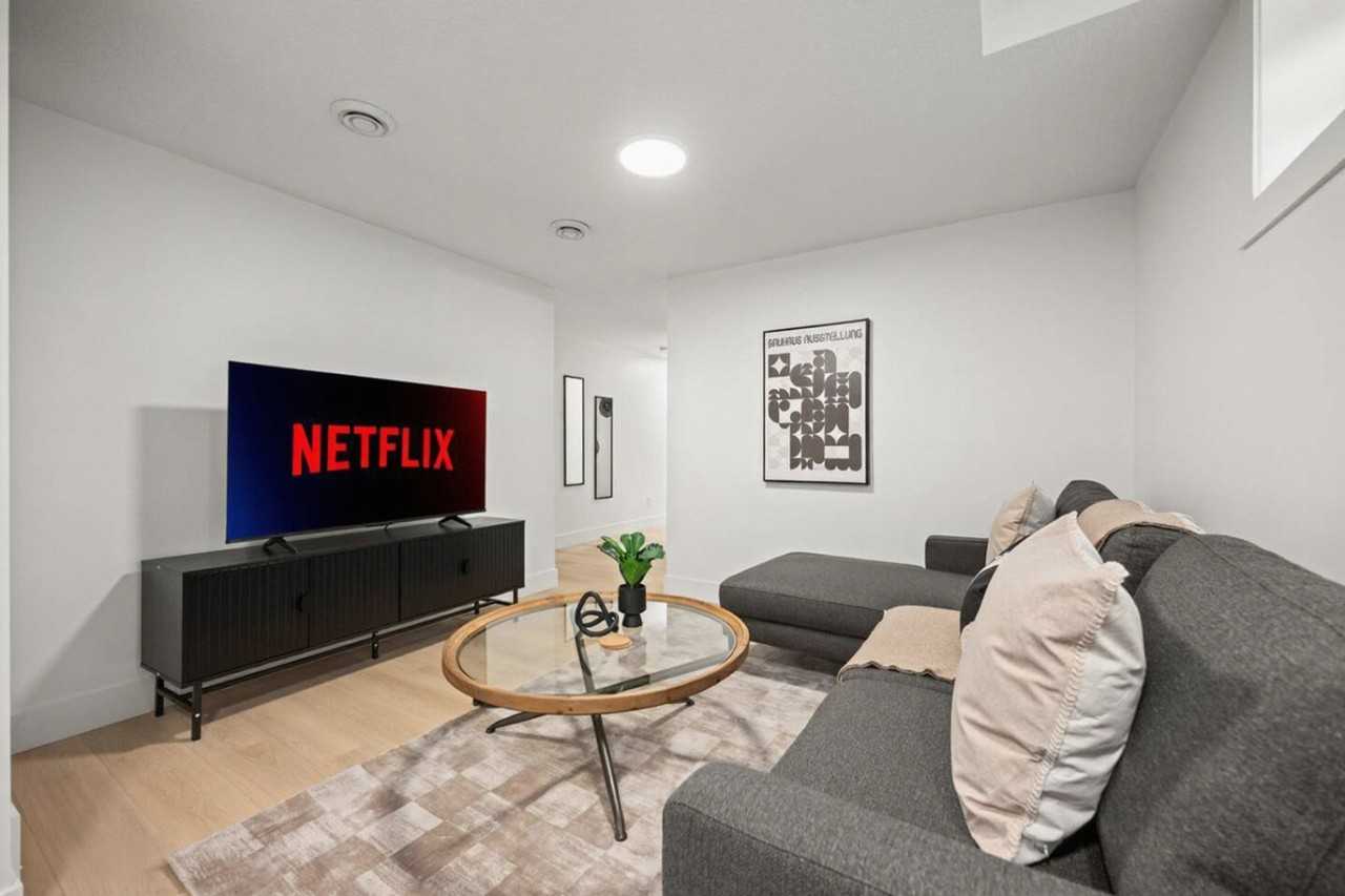 11232 127 Street - Photo 4 of 50