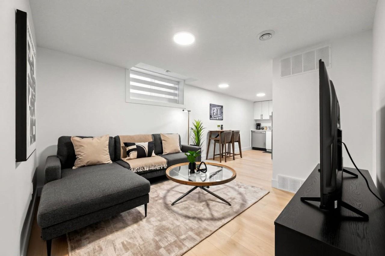 11232 127 Street - Photo 5 of 50