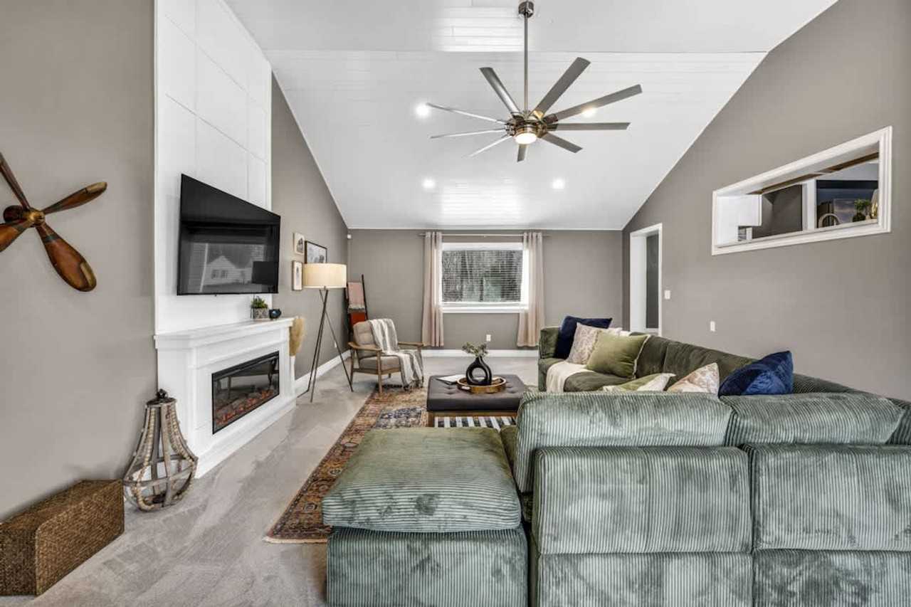 1036 Union Ave #1496086P - Photo 4 of 50