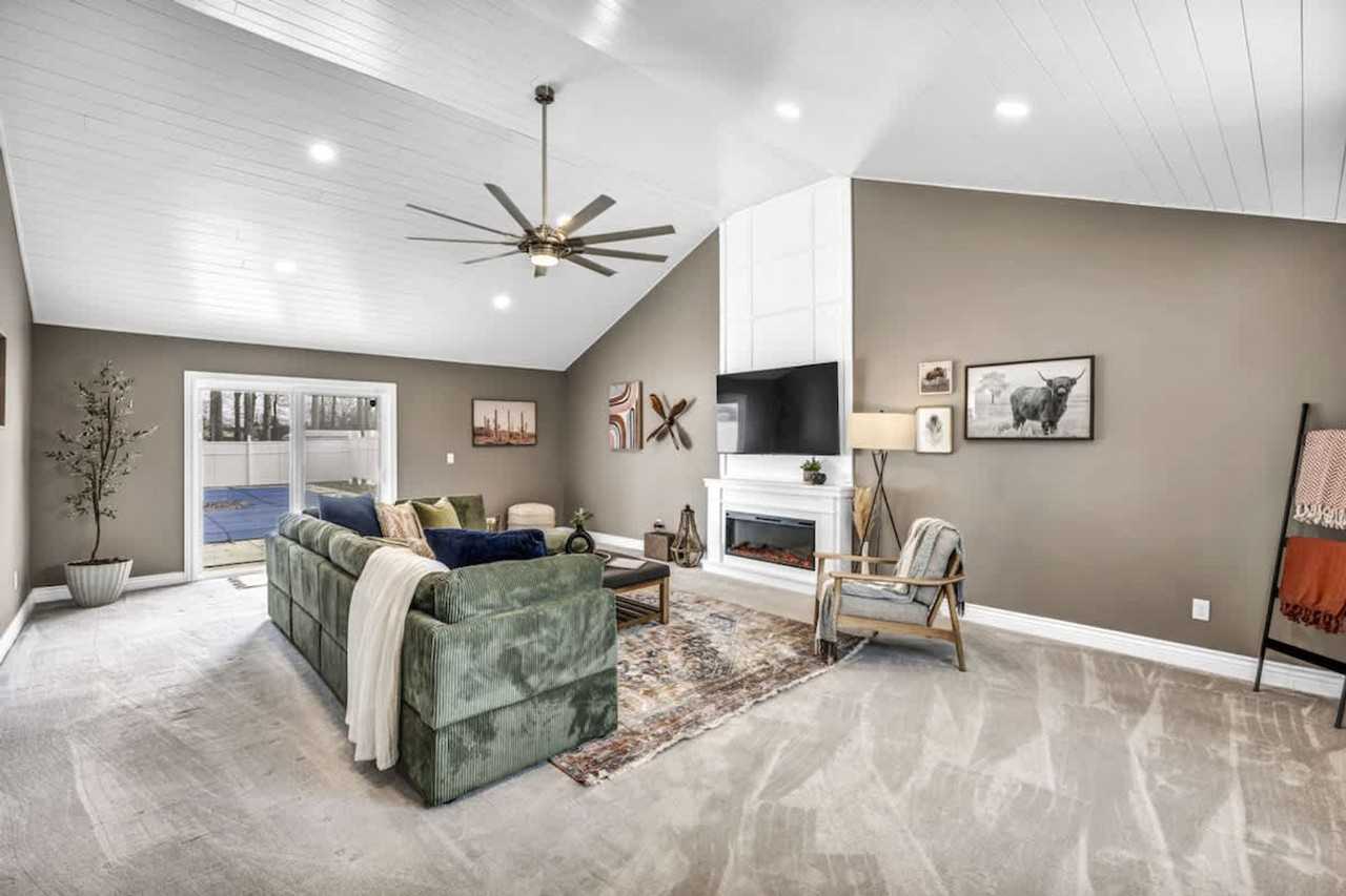 1036 Union Ave #1496086P - Photo 5 of 50