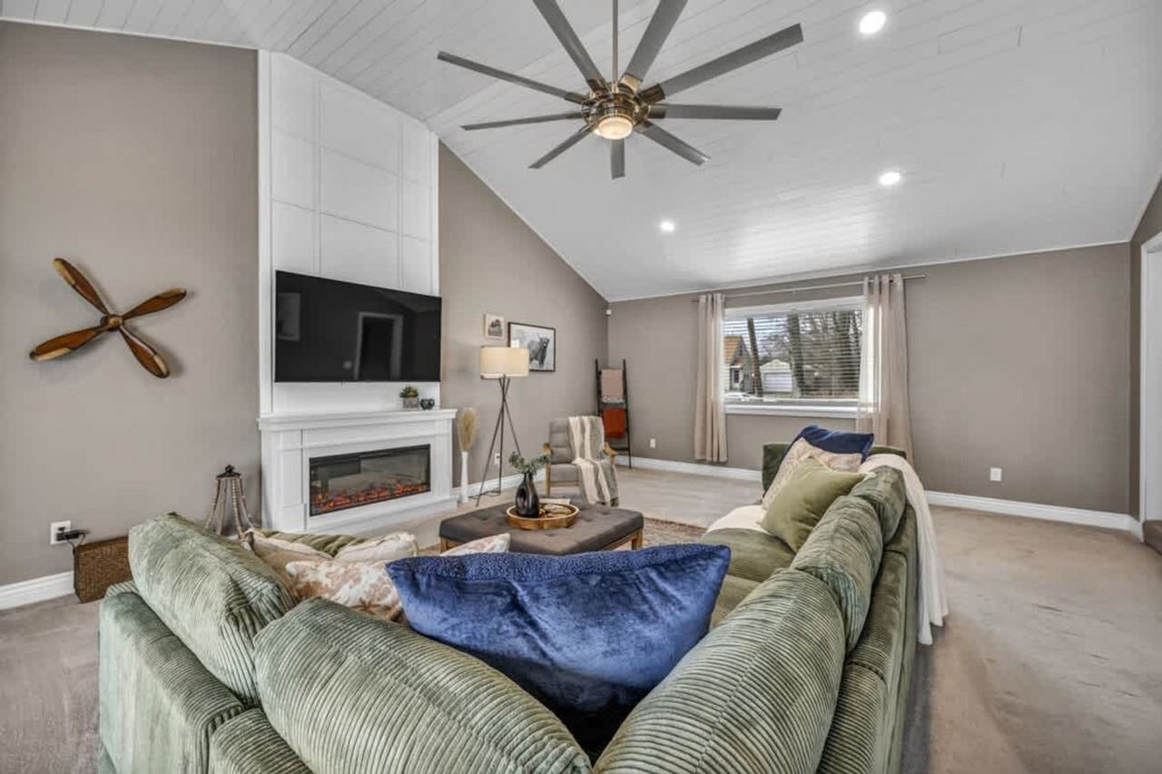 1036 Union Ave #1496086P - Photo 6 of 50