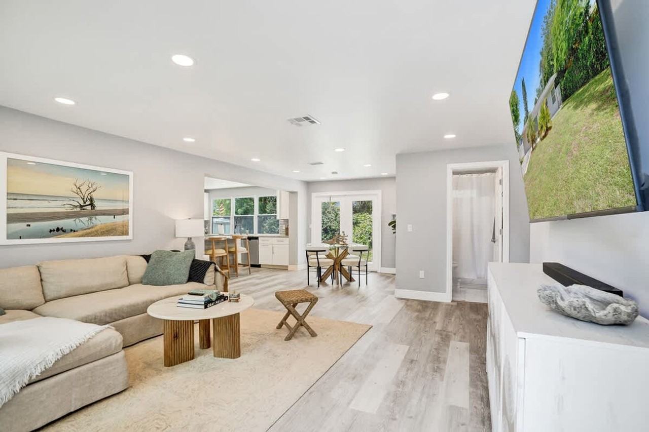 1587 Ne 30th St #1503921P - Photo 2 of 50