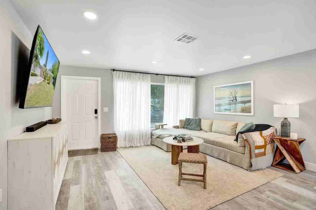 1587 Ne 30th St #1503921P - Photo 4 of 50