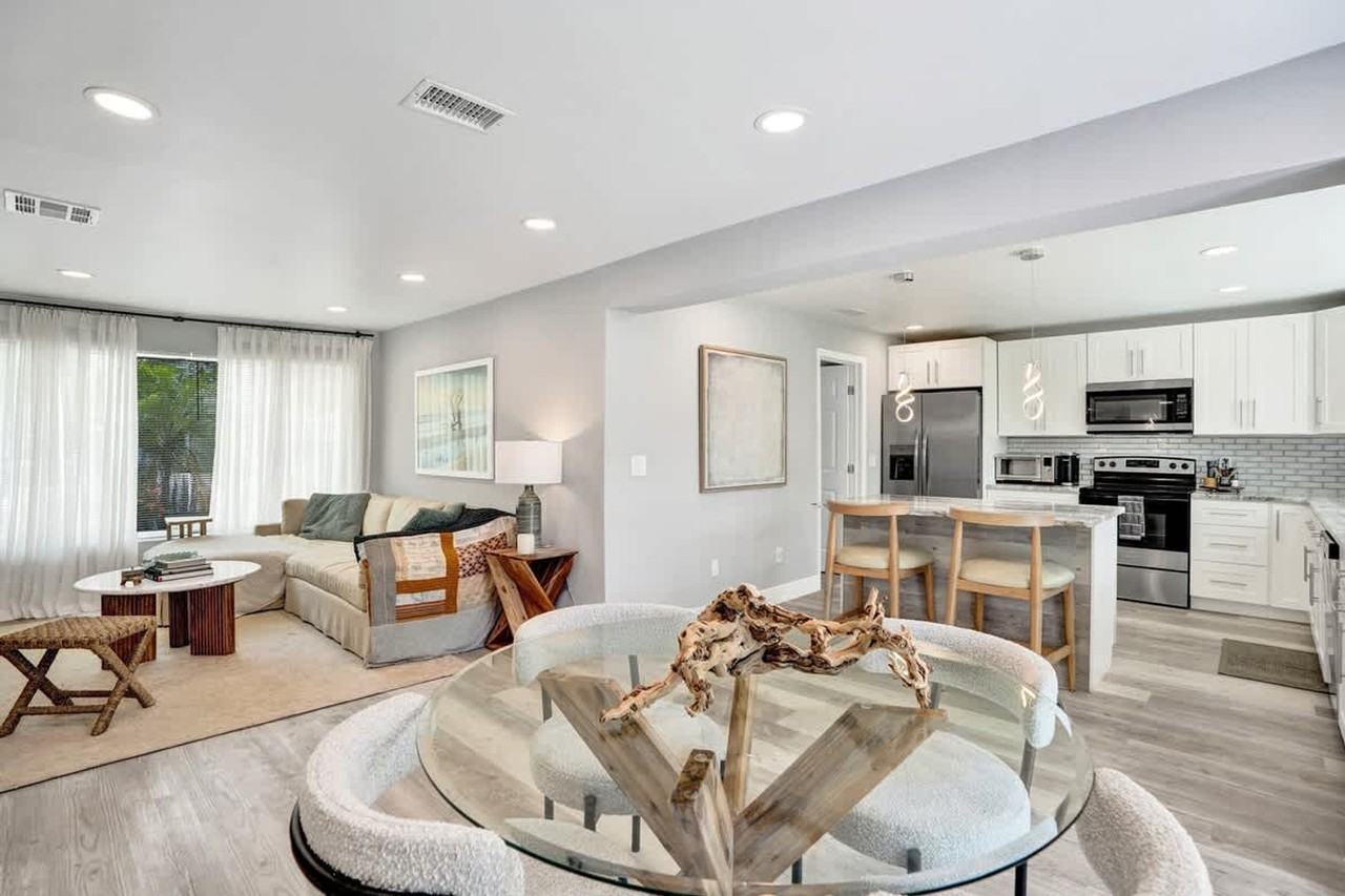 1587 Ne 30th St #1503921P - Photo 7 of 50