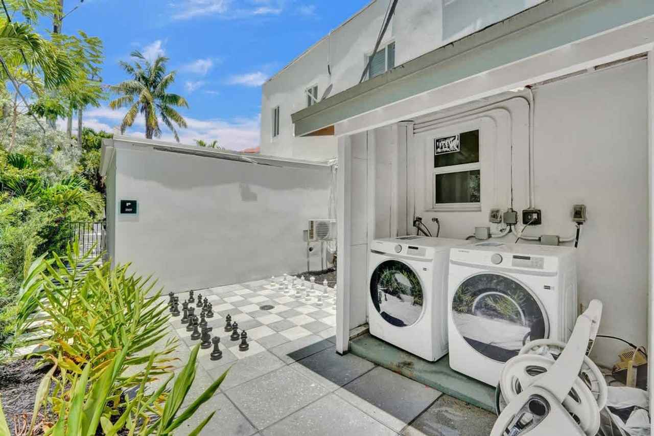 3020 Seville Street - Photo 7 of 39