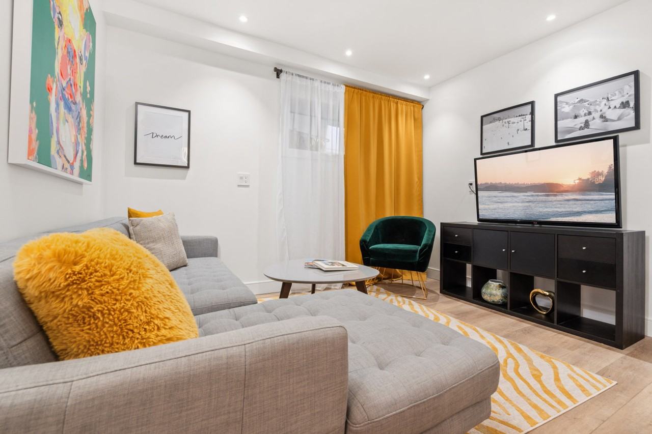 2455 Ancaster Cres #1504822P - Photo 2 of 33