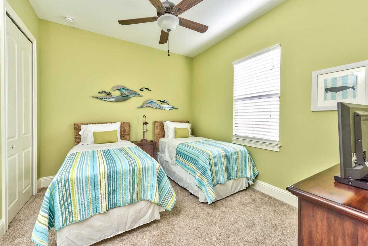 715 102nd Ave N #1504167P - Photo 7 of 25