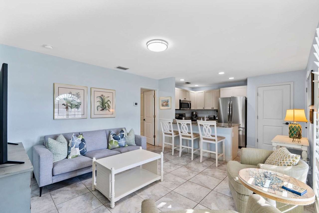 655 8th Ave S #1504166P - Photo 3 of 12