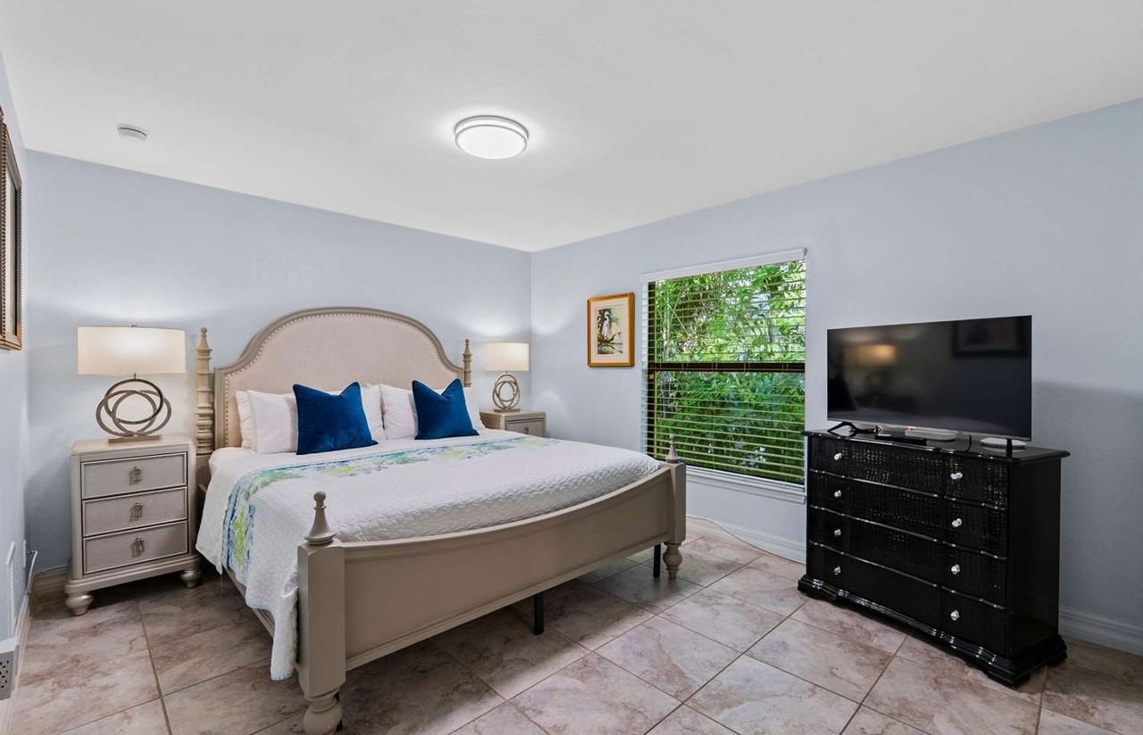 655 8th Ave S #1504166P - Photo 4 of 12