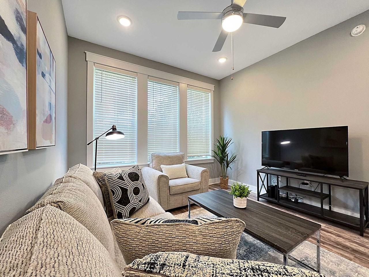 4310 W Spruce St #1504548P - Photo 3 of 29