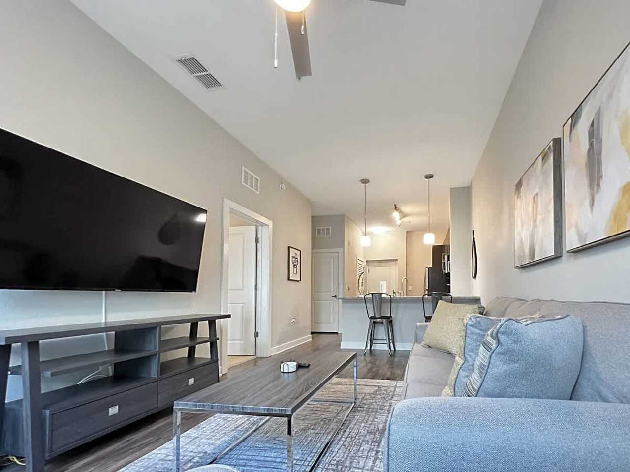 124 S Morgan St #1504564P - Photo 2 of 38