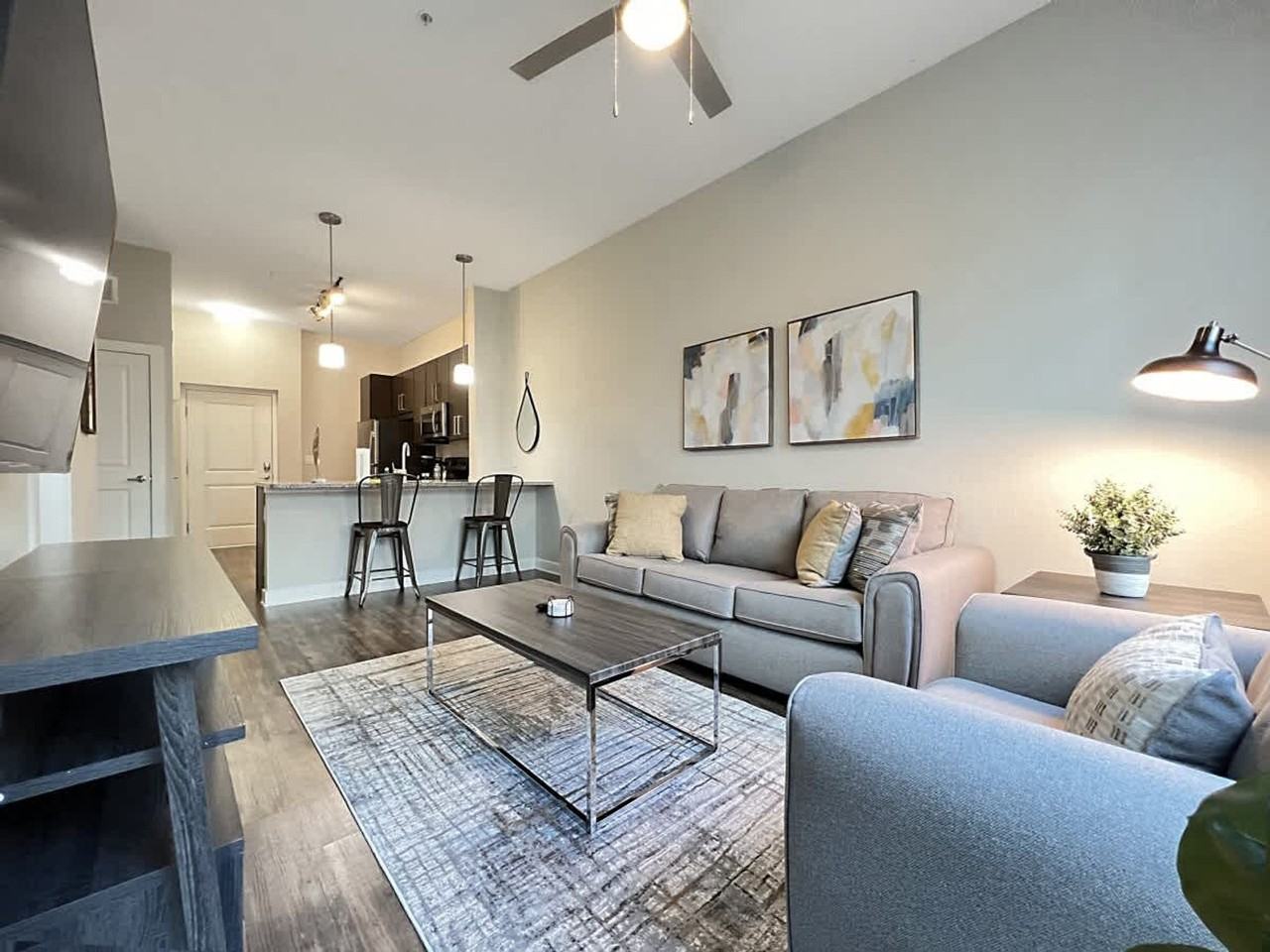 124 S Morgan St #1504564P - Photo 3 of 38