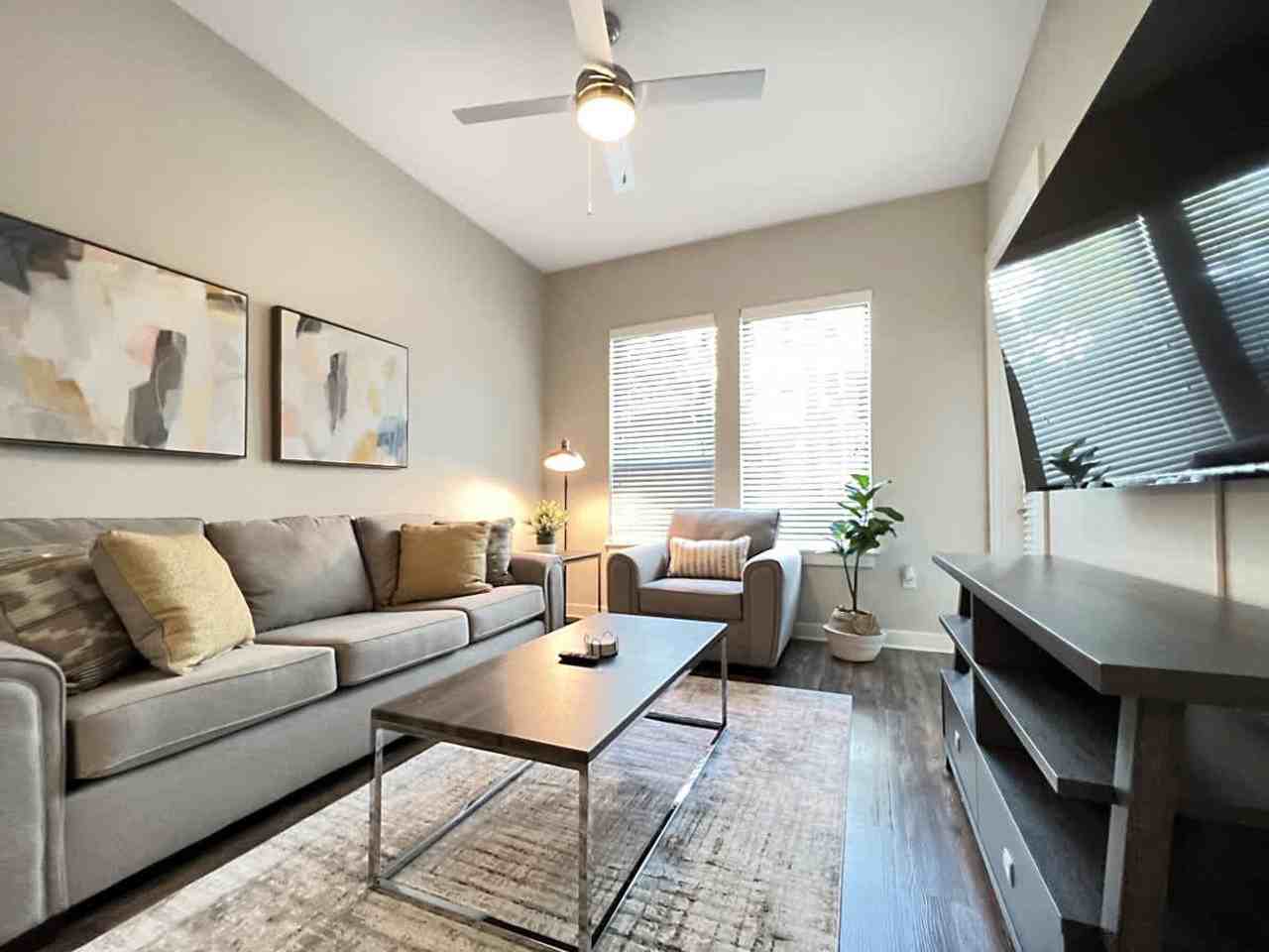 124 S Morgan St #1504564P - Photo 6 of 38