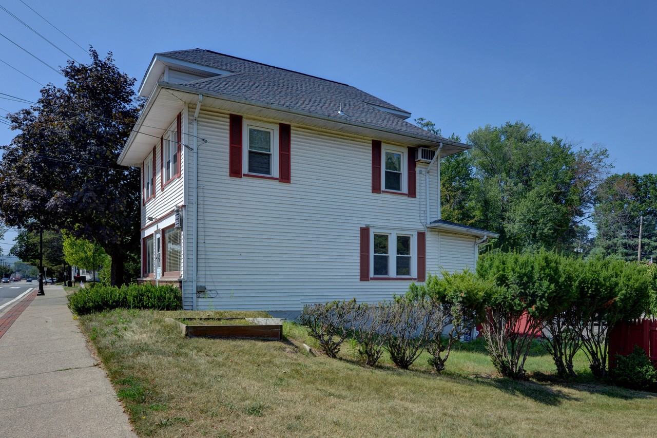 120 Newark Pompton Turnpike - Photo 2 of 9