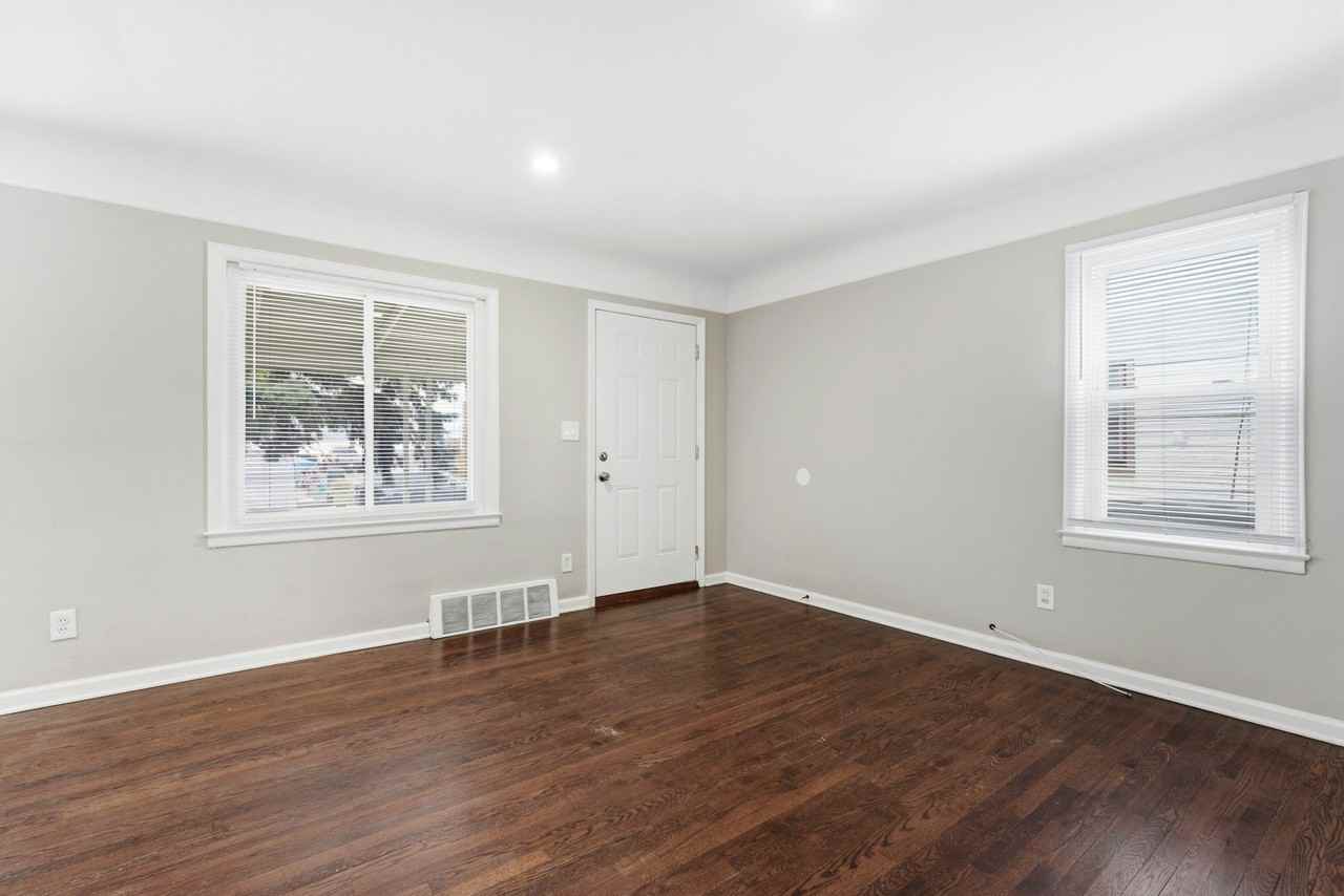 4669 17th St - Photo 4 of 11