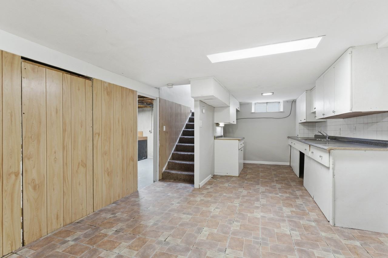 4669 17th St - Photo 7 of 11