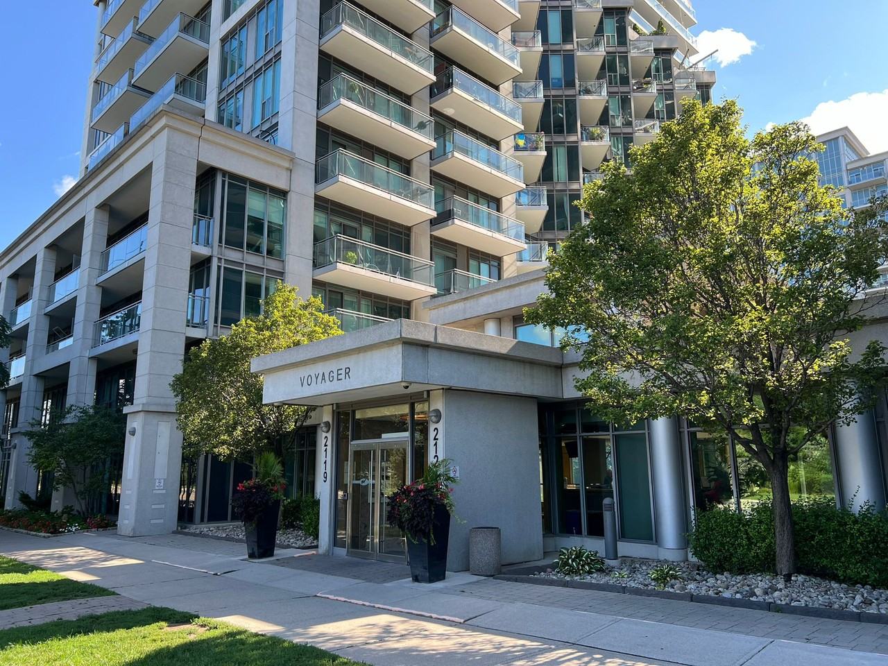 2121 Lake Shore Boulevard West #1102 - Photo 3 of 28