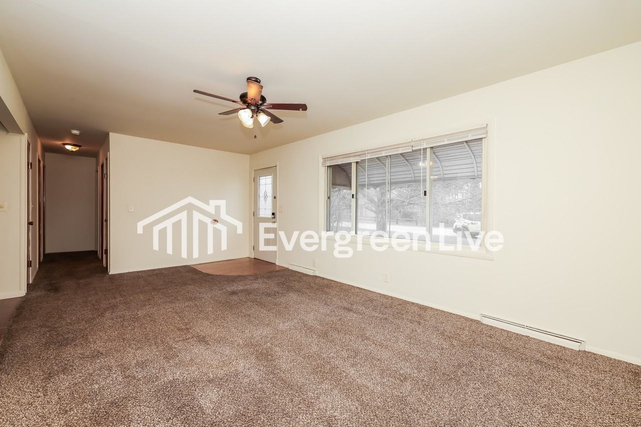 228 Waneta Ave - Photo 4 of 15