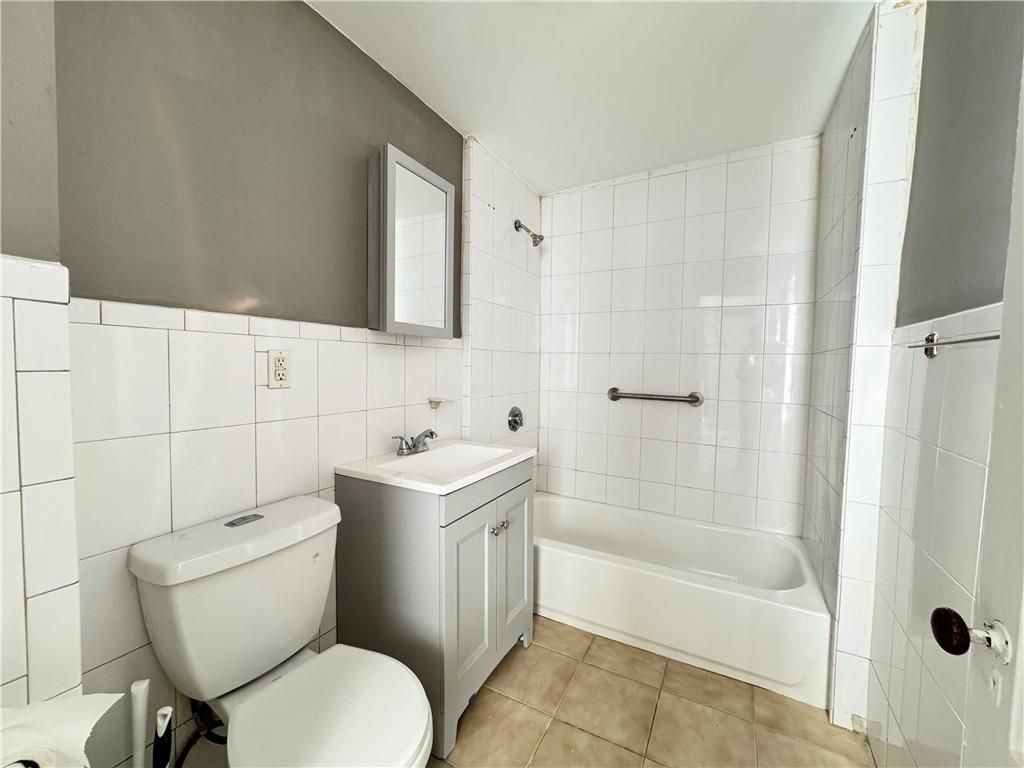 910 Atwells Ave ##3 - Photo 4 of 11