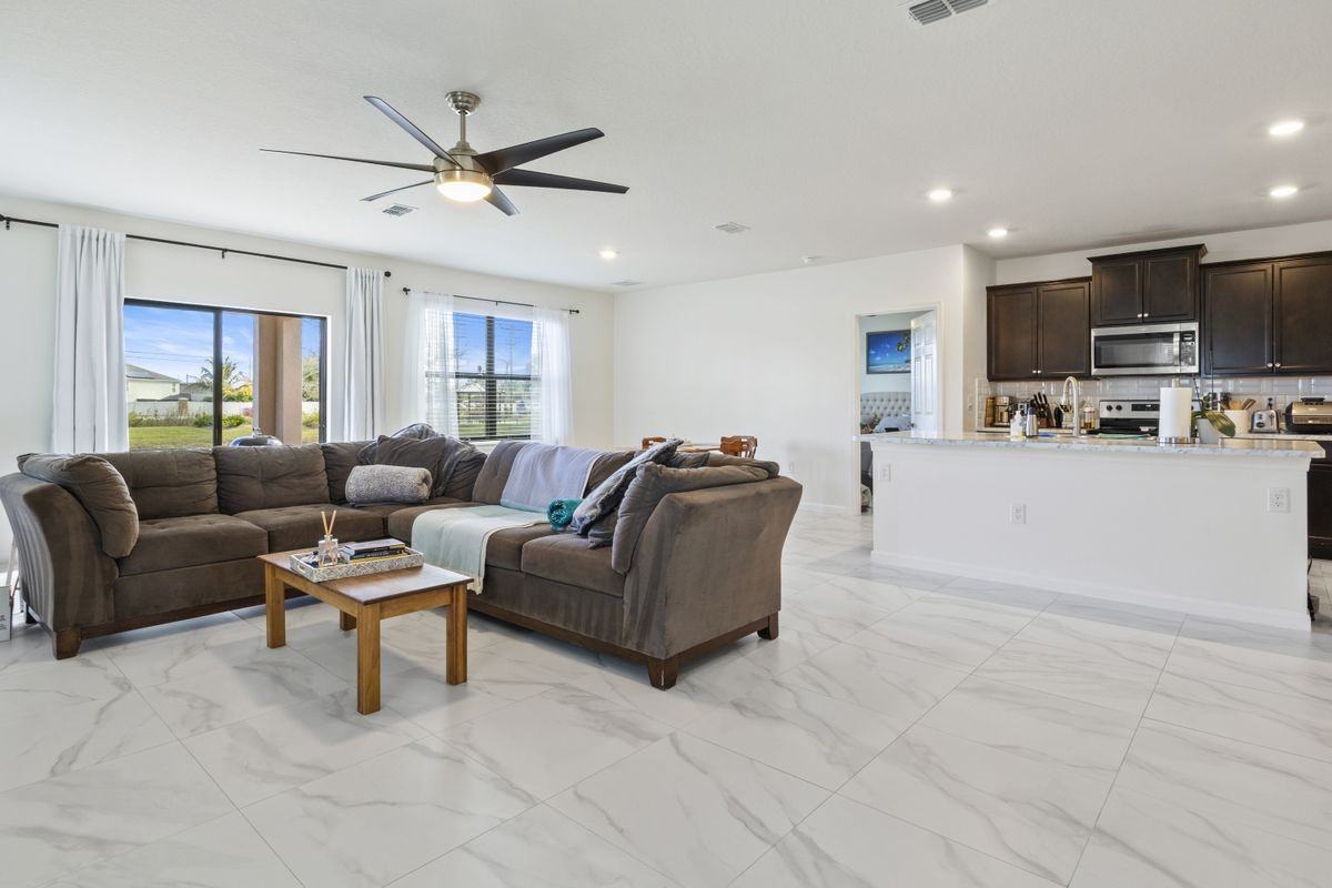 4416 Vermillion Dunes Ln - Photo 5 of 10