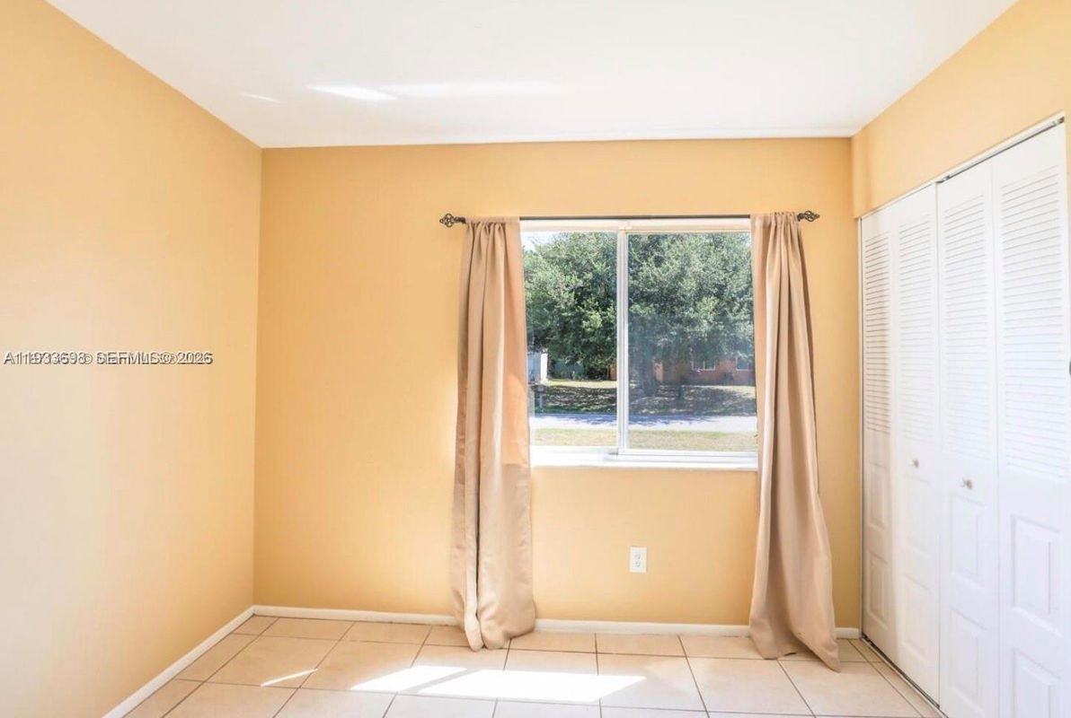 250 Sw Homeland Rd - Photo 6 of 18