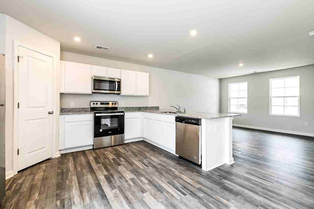 672 672 Savanac St SE - Photo 7 of 28