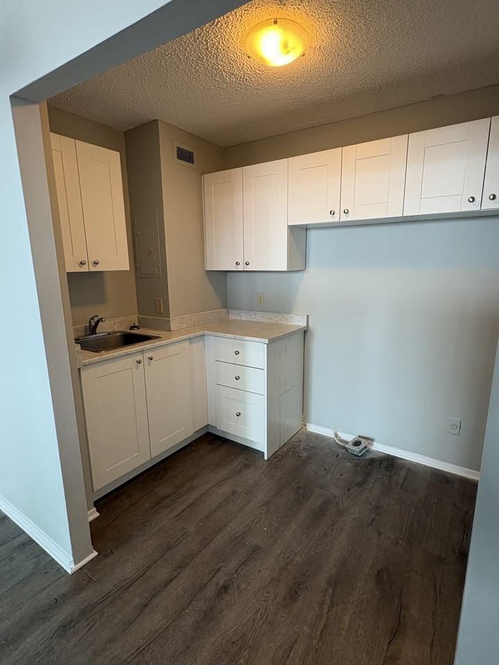 Suites of Somerset - Photo 7 of 14