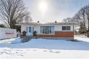 featured image of 222 Stevenson St N