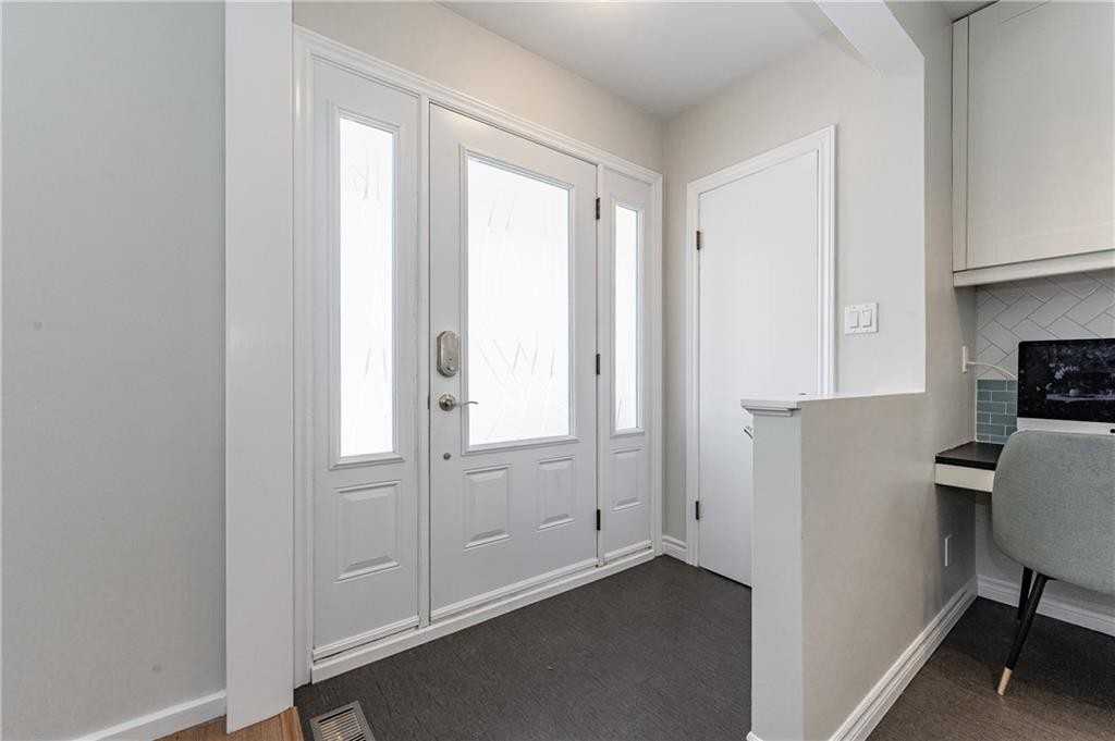 222 Stevenson St N Upper - Photo 3 of 21