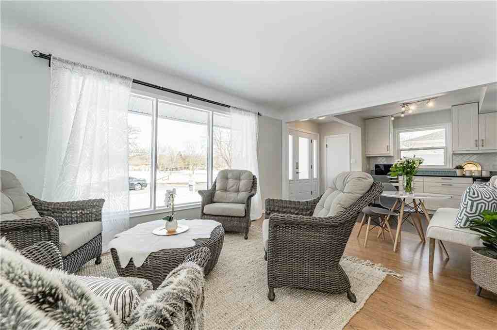 222 Stevenson St N Upper - Photo 6 of 21