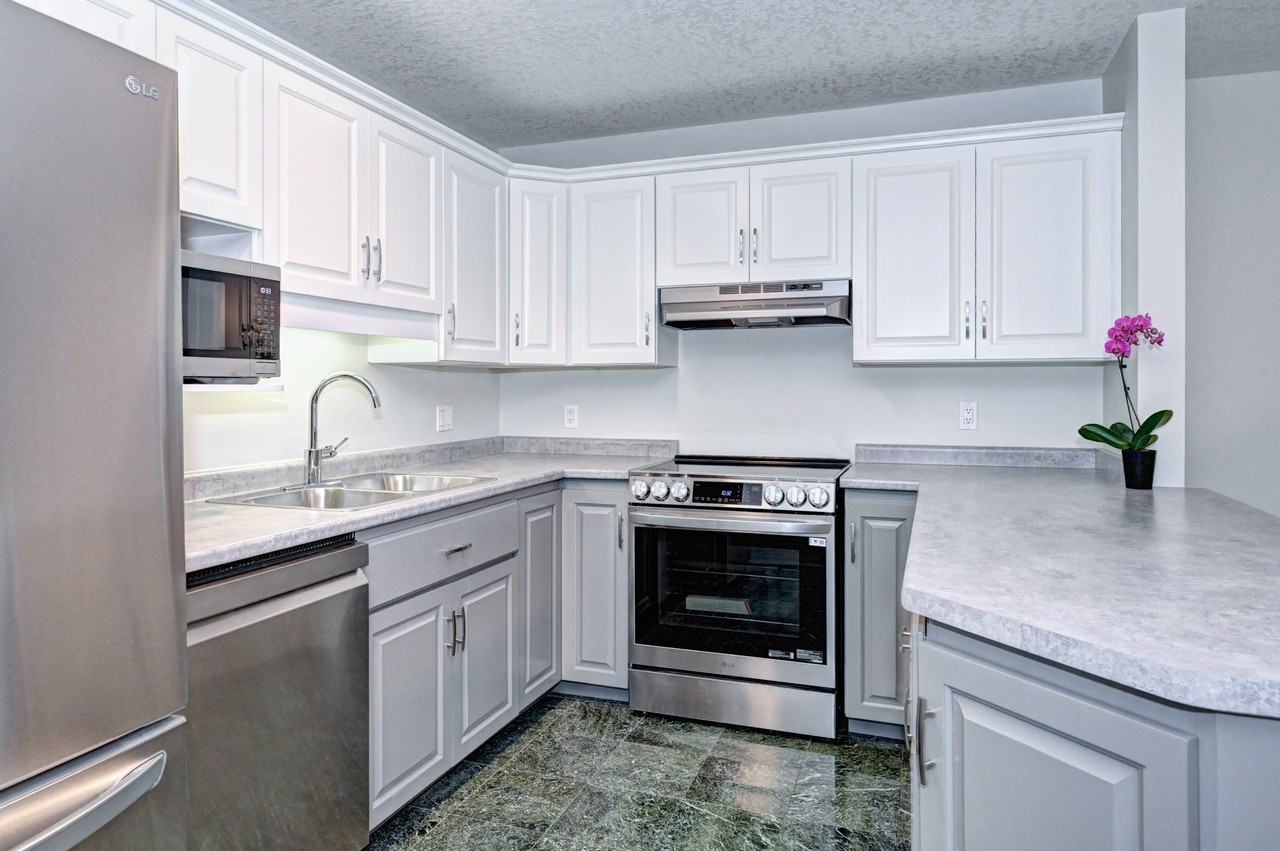 Stratford Place Apartments - Photo 4 of 24