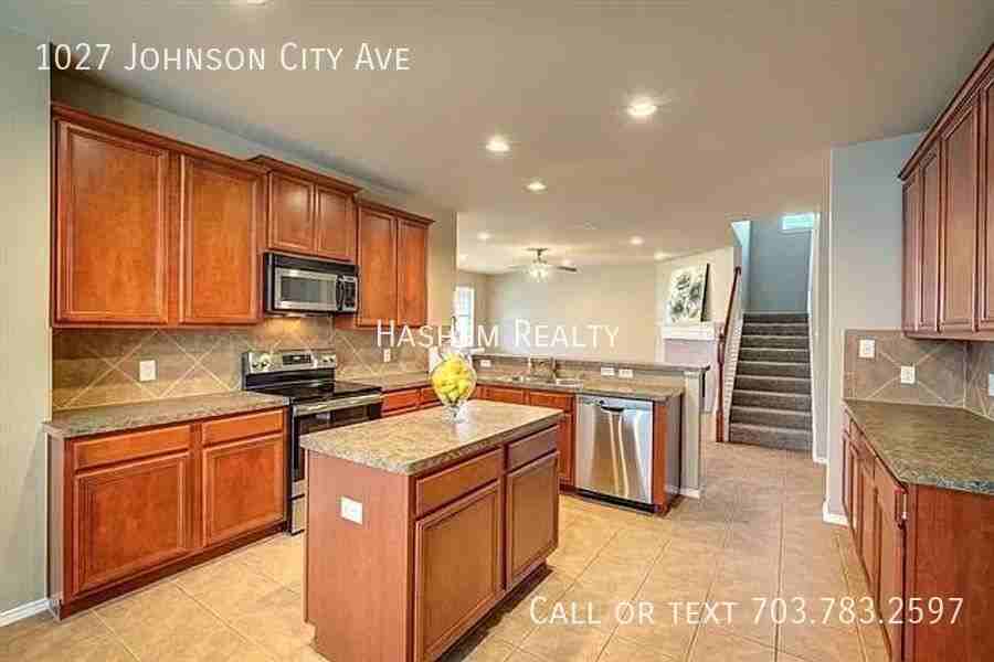 1027 Johnson City Ave - Photo 2 of 15