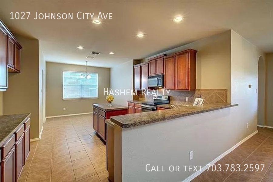 1027 Johnson City Ave - Photo 3 of 15