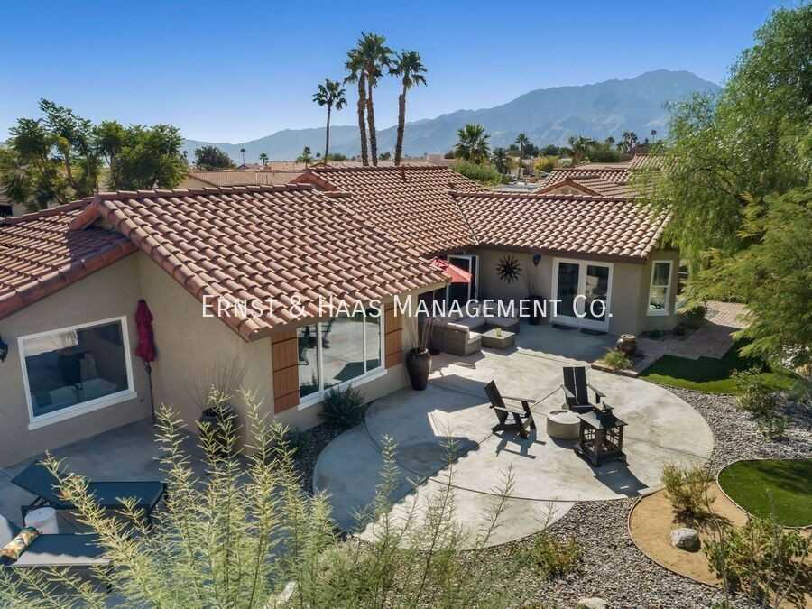 8780 Warwick Dr - Photo 6 of 37