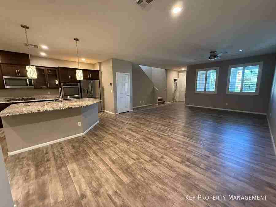 3197 Arco Ave - Photo 3 of 24