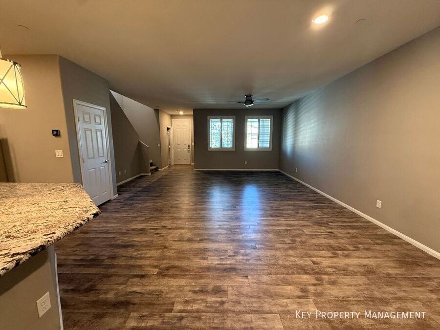 3197 Arco Ave - Photo 6 of 24