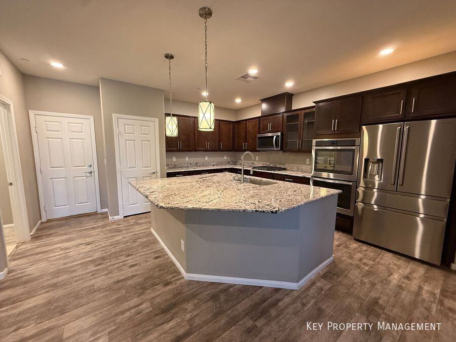 3197 Arco Ave - Photo 7 of 24